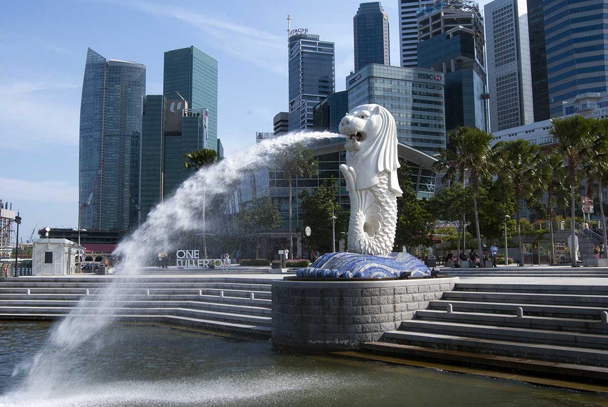 Merlion-at-the-Singapore-River(1)